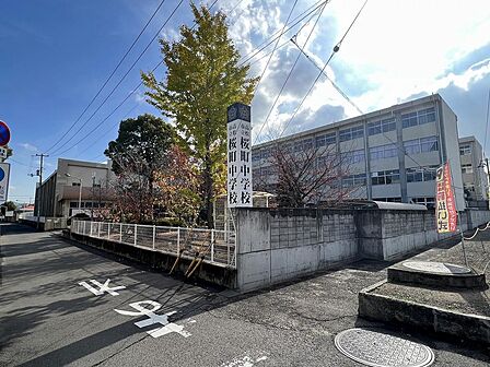 桜町中学校 1410m 徒歩18分