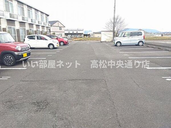 画像12:駐車場