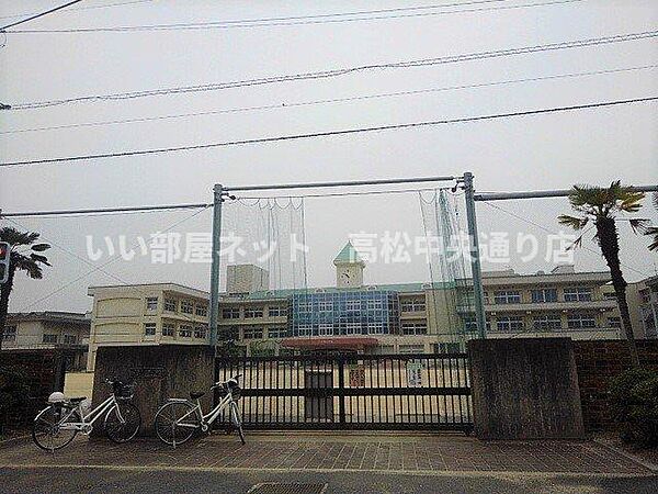画像17:三豊市立詫間小学校まで850m