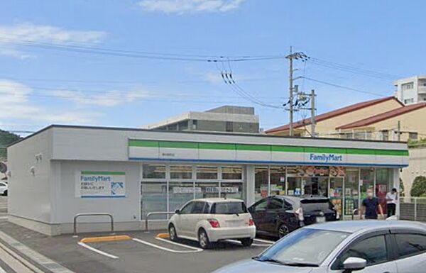 画像11:【コンビニエンスストア】ファミリーマート 高松桜町店まで577ｍ