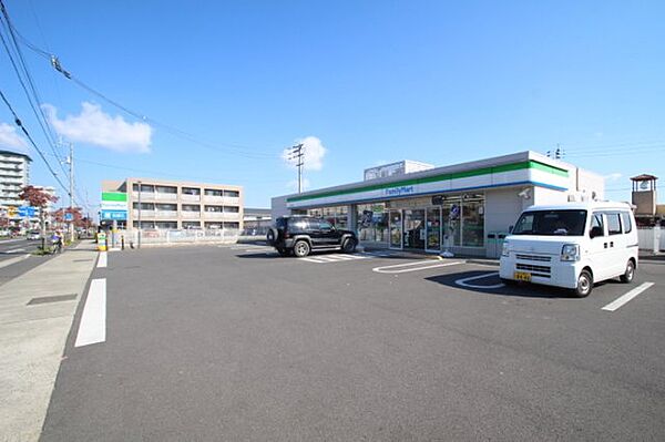画像8:ファミリーマート高松伏石町店（358ｍ）