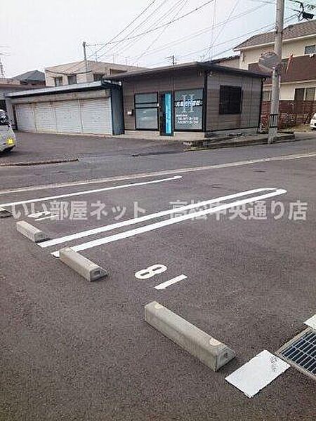 画像13:駐車場