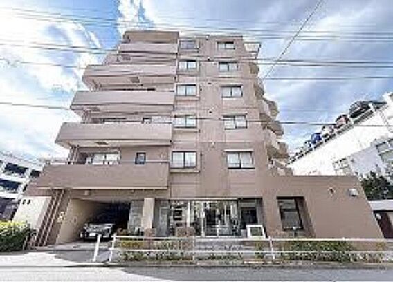 周囲の景観に調...