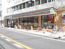 周辺：セブンイレブン横浜六浦駅前店 徒歩3分。コンビニ 230m