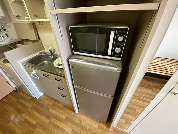 画像8:キッチンには冷蔵庫を置けるスペースがありますね。