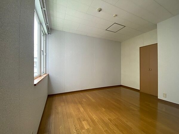 画像22:別角度から寝室を撮ってみました。家具の配置もしやすそう。
