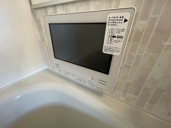 画像24:浴室内のテレビです。温まりながらテレビを見る事ができます