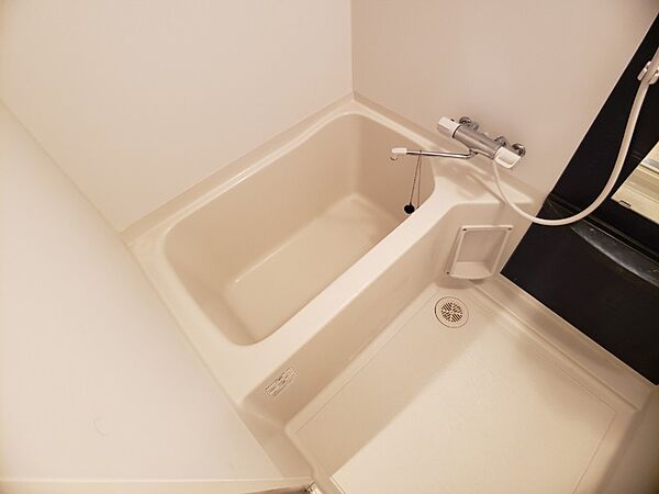 画像4:お風呂です。ゆっくりお風呂につかるのも体に良いですね〜