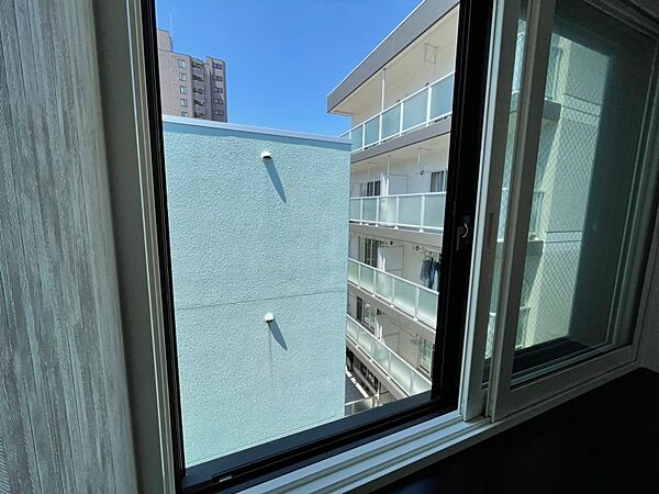 画像24:2重窓で寒い季節の冷たい風対策もばっちりですね