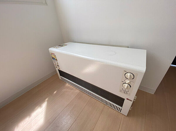 画像21:電気暖房です。冬場の寒い日でも安心ですね〜