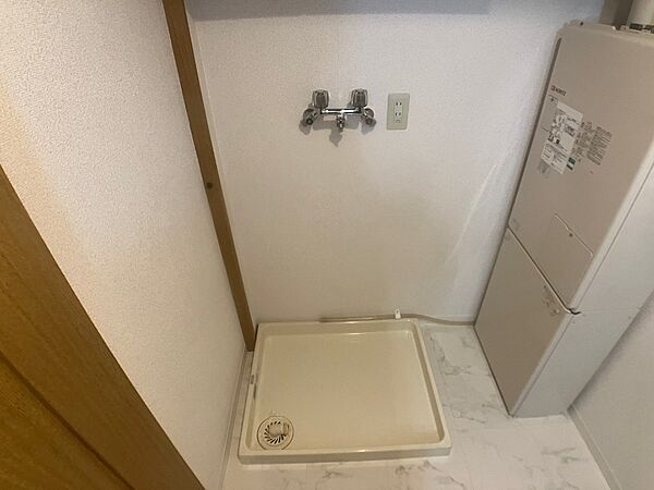 画像23:洗濯機置場は室内にあるのでもちろんいつでも洗濯できます。