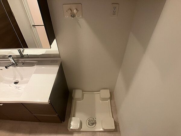 画像9:脱衣所には洗濯パンがあります。万一の水漏れにも安心。