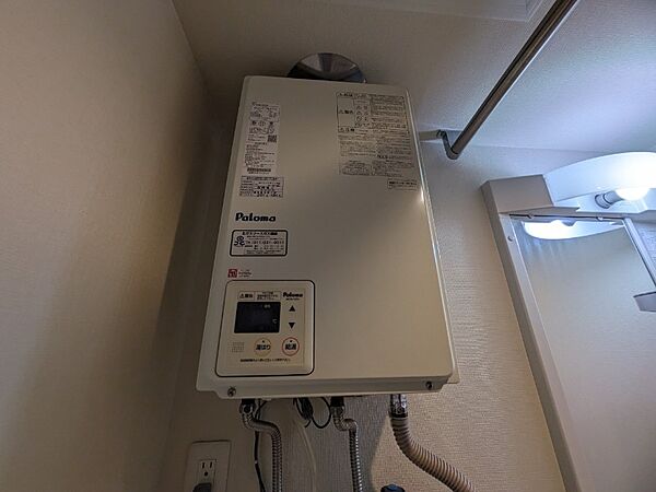 画像17:給湯器は簡単操作で温度調整ができますよ。