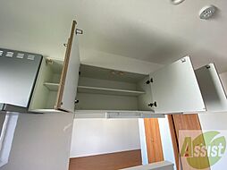 キッチン上の収納もたっぷり入るので、すっきり片付きます。