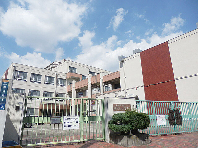 小学校「名古屋市立愛知小学校まで145ｍ」南隣接