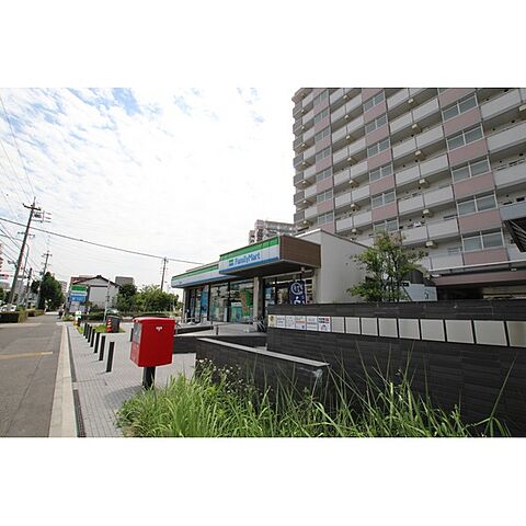 コンビニ「ファミリーマート豊成団地店まで300ｍ」