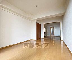 京都市営烏丸線 丸太町駅 徒歩2分の賃貸マンション 6階1DKのリビング/ダイニング