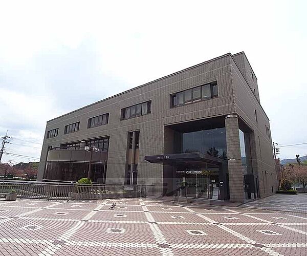 画像23:長岡京市立図書館まで1450m 読み聞かせなどイベントも開催しています。