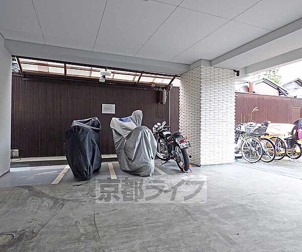 画像28:バイク用駐輪場です。