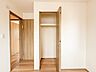 収納：1号棟【収納】各部屋を最大限に広く使って頂ける様、全居住スペースに収納付。プライベートルームはゆったりと快適に。