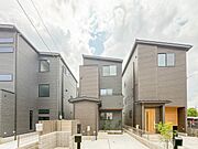 2号棟【外観】こちらの物件が少しでも気になるようでしたら、お気軽にお問合せください。人生でいちばん大きなお買い物ですので、ゆっくりご見学ください。ネット上の画像と実際の見学では、リアル感がま…