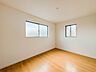 子供部屋：【子供部屋6帖】お子様のお部屋にぴったりなクロークを備えたフローリング仕様の洋室です。