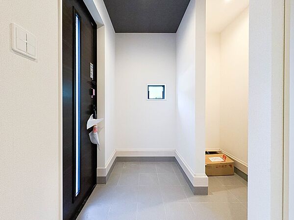 玄関を拡大表示