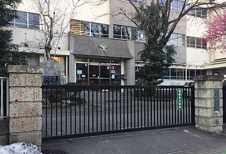 小学校 560m さいたま市立上落合小学校