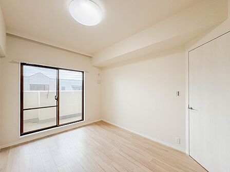 【寝室6帖】充実した生活は伸びやかな居室空間から始まります。快適に・伸びやかに。心の潤いを求める方々へ。