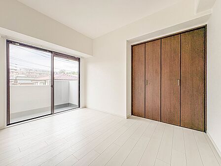 【寝室5.7帖】充実した生活は伸びやかな居室空間から始まります。快適に・伸びやかに。心の潤いを求める方々へ。