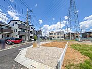 【現地土地写真】車の通行が少ないので、静かな住環境を維持することができます。