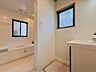 室内：脱衣所です。サニタリー収納付き。タオルや下着類等の保管場所として。