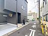 外観：【前面道路】車の通行が少ないので、静かな住環境を維持することができます。