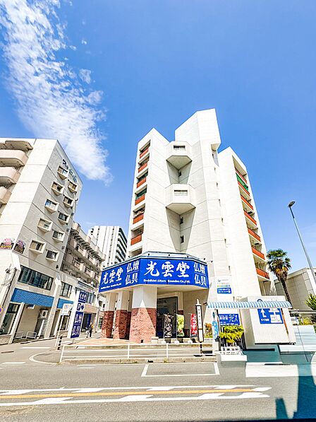 【外観】埼玉県さいたま市南区根岸5丁目に位置する「浦和パイオランドマンション 302号室」は、JR武蔵野線・埼京線「武蔵浦和」駅徒歩16分、徒歩1分のバス停「根岸五丁目」からも軽快にアクセス…