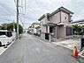 外観：【前面道路】車の通行が少ないので、静かな住環境を維持することができます。