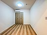 子供部屋：【Room-洋室-4.5帖】  快適に過ごす条件は、一人ひとり違います。だからこそ飾り過ぎないシンプルな内装と偏り過ぎないデザインで統一しました。暮らしの中でオーナー様だけの【マイホーム】に…