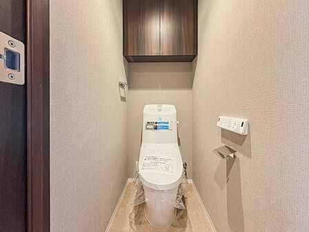 【トイレ】いつも清潔なスペースであってほしいのが毎日使うトイレです。掃除がしやすいのはもちろん、落ち着けるスペースとして機能することも大切です。