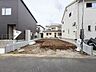 外観：【前面道路】車の通行が少ないので、静かな住環境を維持することができます。