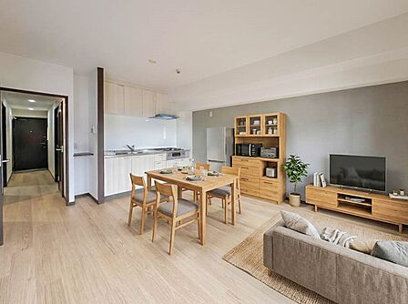 【リビングダイニング】シンプルなデザインの家は風情がある。住む人のこだわりを感じる。外観も内装もいたってシンプル。居心地がよく、家事や趣味、子育てなどにも集中できる。家も人間も熟成するほどシ…
