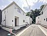 外観：【前面道路】車の通行が少ないので、静かな住環境を維持することができます。