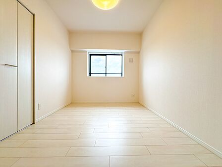 【寝室5.5帖】充実した生活は伸びやかな居室空間から始まります。快適に・伸びやかに。心の潤いを求める方々へ。