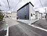 外観：【前面道路】車の通行が少ないので、静かな住環境を維持することができます。