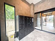 【エントランス】落ちついた外観にマッチしたエントランス。