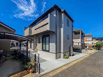 外観：【外観】家族の温かさと陽光の暖かさ、楽しい毎日と明るい未来を予感させる「空間が織り成すひとつ先の住み心地」を演出します。