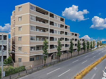 【外観】こちらの物件が少しでも気になるようでしたら、お気軽にお問合せください。人生でいちばん大きなお買い物ですので、ゆっくりご見学ください。ネット上の画像と実際の見学では、リアル感がまるで違…