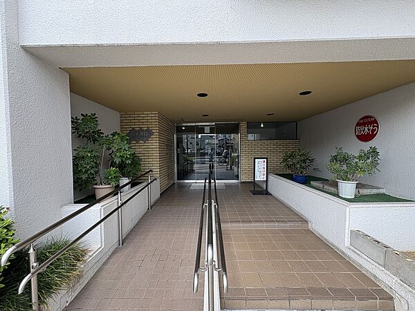 玄関を拡大表示