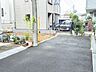 外観：【前面道路-約4ｍ私道-】開発道路につき、分譲地内の方だけの利用になりますので安全です。