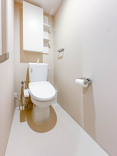 【Toilet-トイレ-】 いつも清潔なスペースであってほしいのが毎日使うトイレです。掃除がしやすいのはもちろん、落ち着けるスペースとして機能することも大切です。