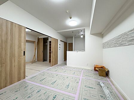 【リビング】明るく開放的な空間が広がるLDK。