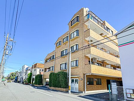 【前面道路】車の通行が少ないので、静かな住環境を維持することができます。